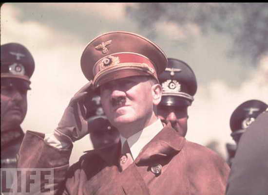 美国杂志刊登未公布的希特勒彩照(组图)